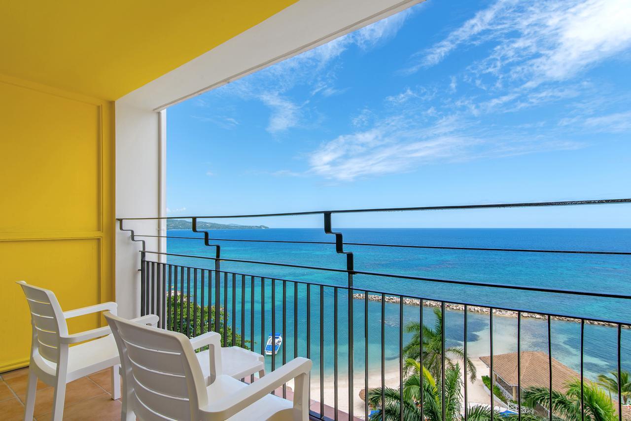 Deluxe Ocean Front King